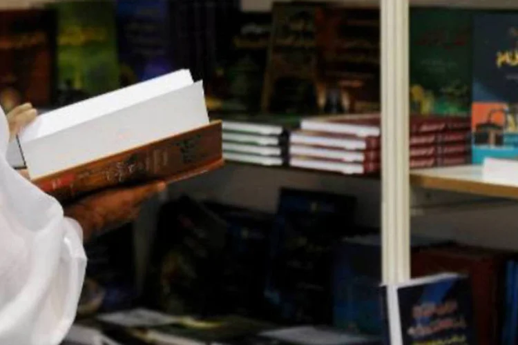 Livros árabes: poeta foi detido em novembro de 2011 por um poema no qual celebrava a Primavera Árabe (AFP)