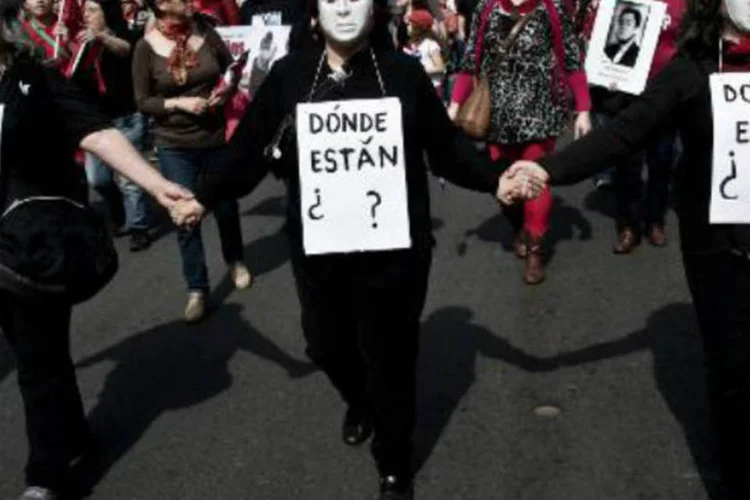 
	Manifesta&ccedil;&atilde;o contra as pris&otilde;es e os desaparecimentos ocorridos durante a ditadura de Augusto Pinochet (1973-1990)
 (Martin Bernetti/AFP)