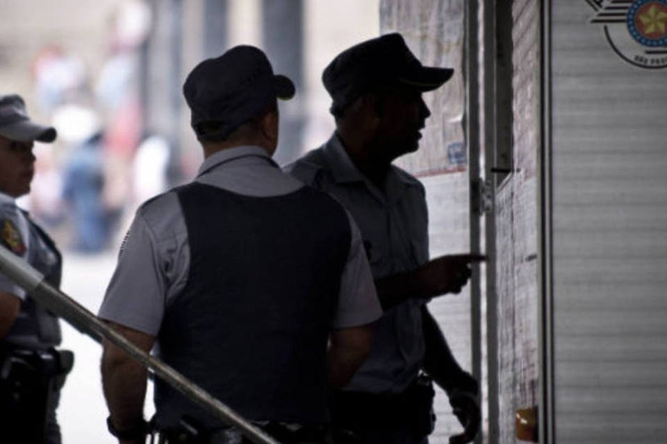Moradores enfrentam PM durante reintegração na Grande SP