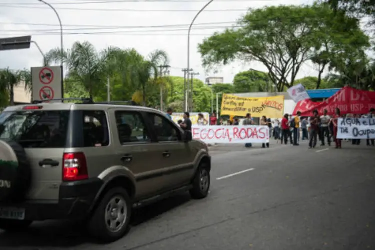 
	Protesto na USP: grevistas fecharam 3 entradas da Cidade Universit&aacute;ria
 (Marcelo Camargo/ABr)
