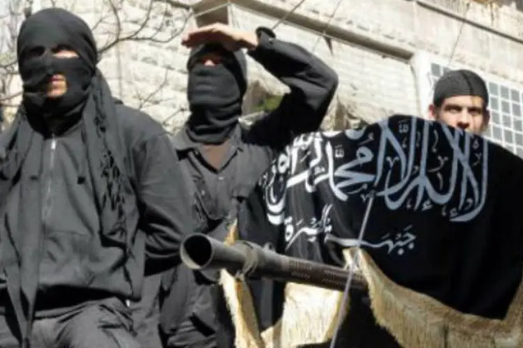 
	Membros do grupo jihadista Al-Nosra, que atuam na S&iacute;ria
 (Karam al-Masri/AFP)