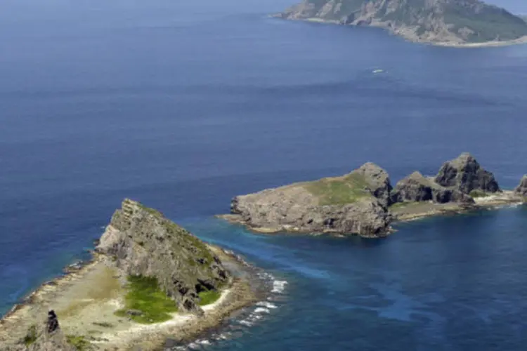 
	Grupo de ilhas disputadas: guarda-costeira japonesa anunciou que os barcos chineses entraram pouco antes da 0h de Bras&iacute;lia a menos de 22 km de uma ilha do arquip&eacute;lago&nbsp;
 (Kyodo/Reuters)