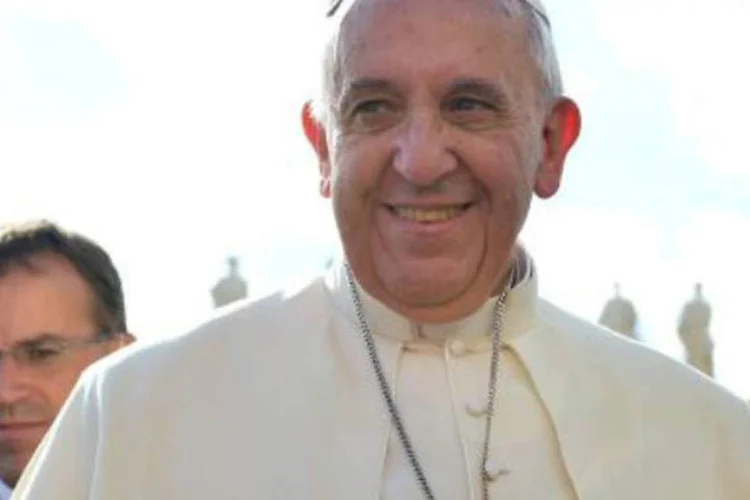 
	Papa Francisco: &quot;&Eacute; preciso sair da pr&oacute;pria comunidade e se atrever a chegar &agrave;s periferias existenciais que necessitam sentir a proximidade de Deus&quot;
 (Alberto Pizzoli/AFP)