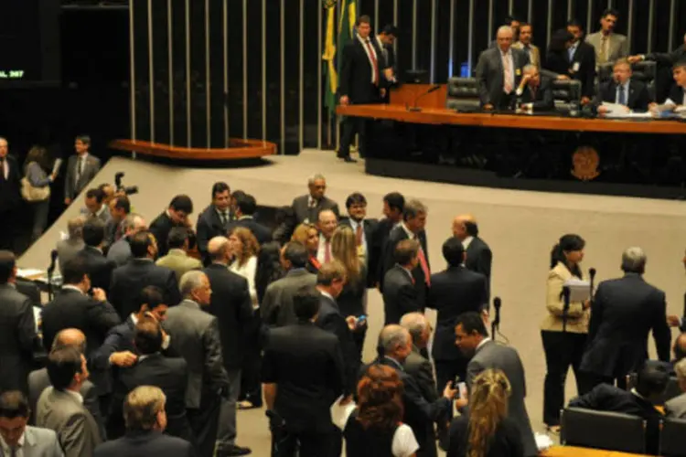 
	C&acirc;mara dos Deputados: crise entre PMDB e PT estourou com a insatisfa&ccedil;&atilde;o da bancada com o encaminhamento da reforma ministerial pela presidente Dilma Rousseff
 (Fabio Rodrigues Pozzebom/ABr)