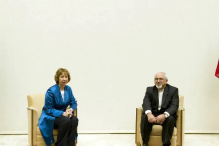 Chefe da diplomacia europeia, Catherine Ashton, e o ministro das Relações Exteriores do Irã, Mohammed Yavad Zarif: hoje foi o quarto rodízio de reuniões (Getty Images)