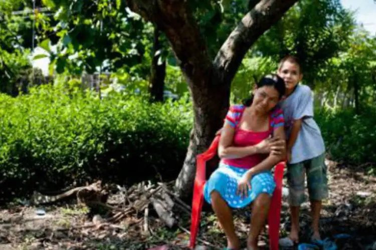 
	Agricultora de El Salvador, com crian&ccedil;a:&nbsp;organismo da ONU considera que as mulheres s&atilde;o fundamentais na luta contra a fome
 (Jose Cabezas/AFP)