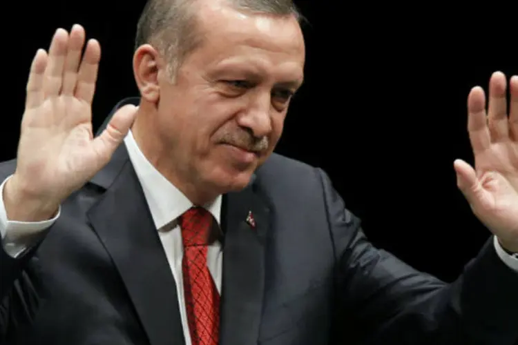 
	O primeiro-ministro da Turquia, Recep Tayyp Erdogan: nas &uacute;ltimas semanas surgiram v&aacute;rios links para grava&ccedil;&otilde;es contra Erdogan nas redes sociais
 (Kiyoshi Ota/Bloomberg)