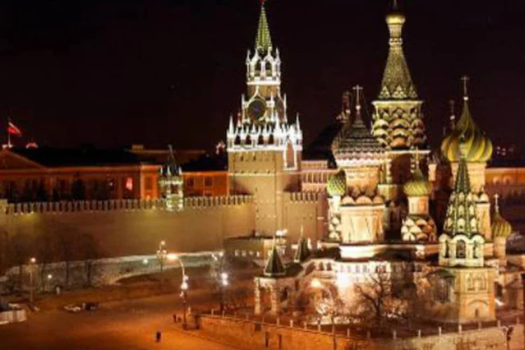 
	Vista a&eacute;rea da Pra&ccedil;a Vermelha, em Moscou: for&ccedil;as de Umarov se responsabilizaram por v&aacute;rios bombardeios fatais, inclusive em Moscou
 (Eric Feferberg/AFP)