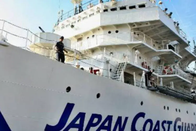 
	Navio da Guarda Costeira japonesa: um dos tripulantes resgatados se encontra em coma
 (Ahmad Zamroni/AFP)