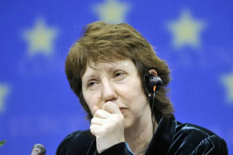 Chefe da diplomacia europeia, Catherine Ashton: UE vai explorar a possibilidade de impor sanções contra a Ucrânia (Jock Fistick/Bloomberg)