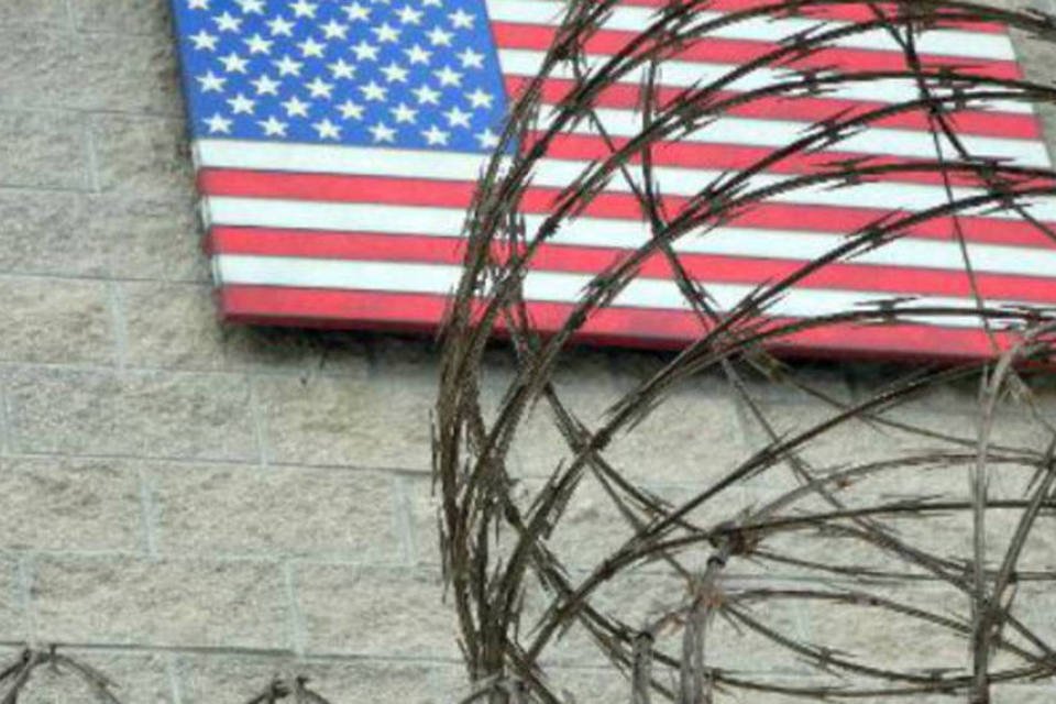 Dois prisioneiros de Guantánamo são transferidos, dizem EUA