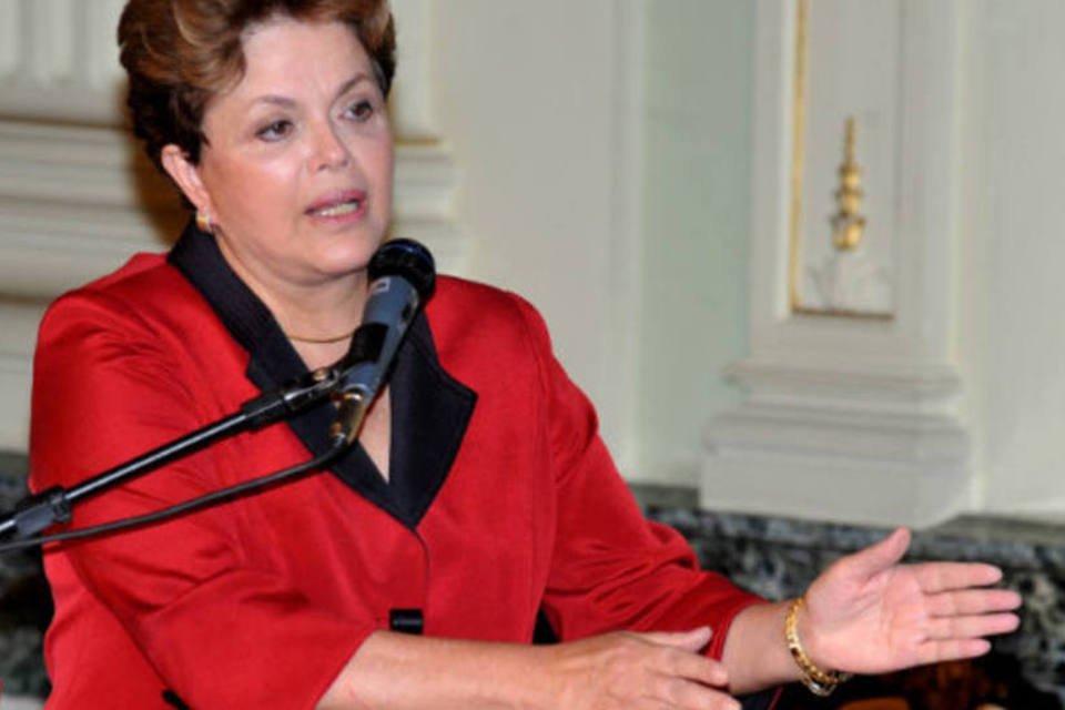 Ao Congresso, Dilma diz que país mantém estabilidade