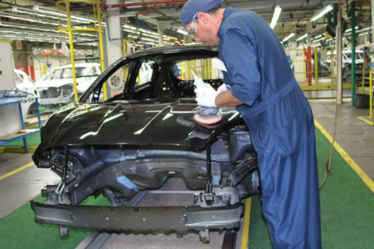 
	Carroceria &eacute; vistoriada: estoques da ind&uacute;stria automobil&iacute;stica est&atilde;o altos
 (Julia Carvalho/EXAME.com)
