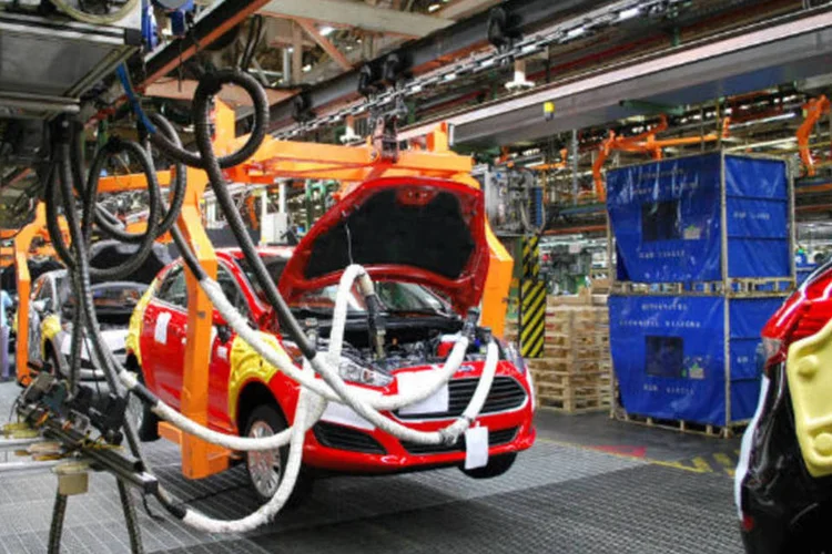 
	F&aacute;brica: produ&ccedil;&atilde;o industrial nos 18 pa&iacute;ses que usam a moeda &uacute;nica avan&ccedil;ou 0,2 por cento na compara&ccedil;&atilde;o mensal, em linha com as expectativas
 (Julia Carvalho/EXAME.com)