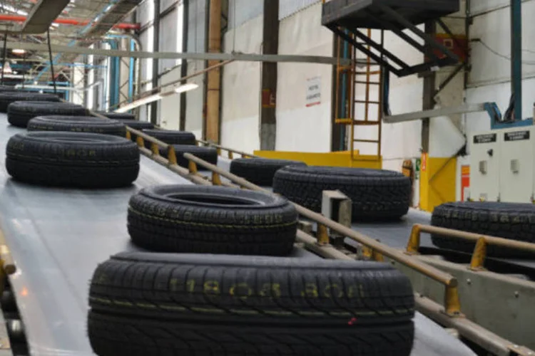 
	Processo de produ&ccedil;&atilde;o de pneus da Pirelli, em Campinas
 (Julia Carvalho/EXAME.com)