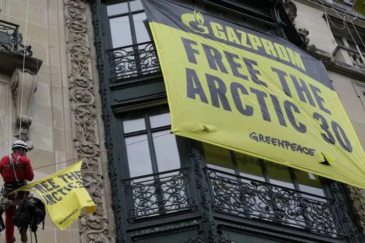 
	Protesto do Greenpeace pede liberdade a ativistas presos: este &eacute; o s&eacute;timo recurso de apela&ccedil;&atilde;o recha&ccedil;ado pela Justi&ccedil;a russa para libertar ativistas
 (Jacky Naegelen/Reuters)