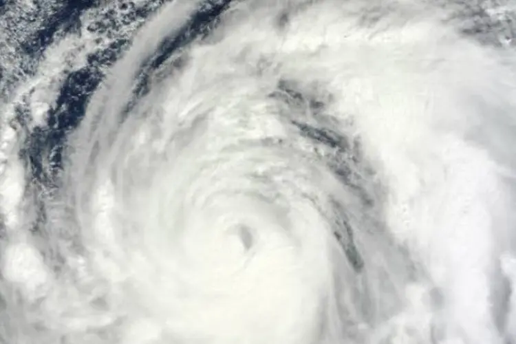 Imagem de satélite de tempestade: há um mês, dois fenômenos meteorológicos atingiram o México de forma quase simultânea (AFP)