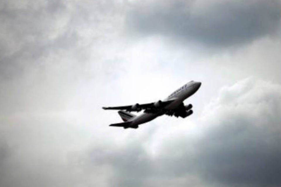 Com o aquecimento global, voos serão mais longos e poluentes