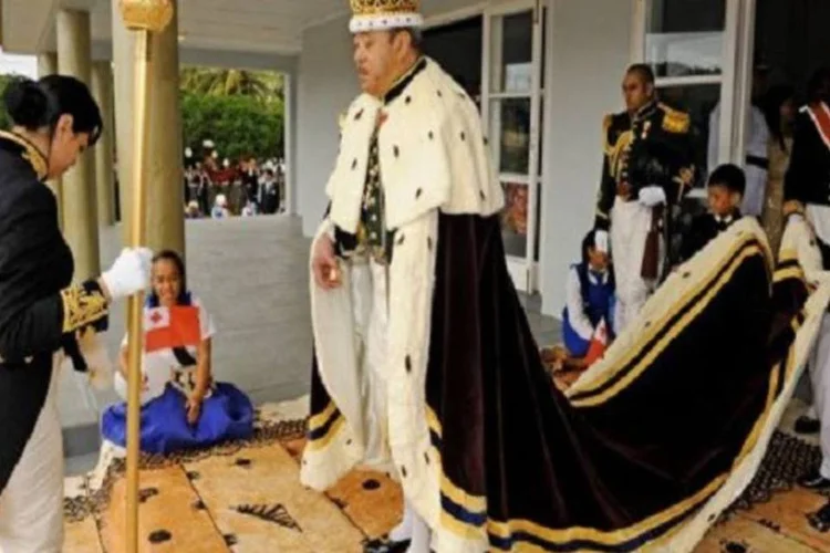 O rei de Tonga, Siaosi (George) Tupou V, faleceu neste domingo aos 63 anos em um hospital de Hong Kong, anunciou o site Matangi Tonga Online (AFP/Peter Halmagyi)