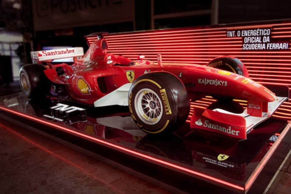 TNT expõe réplica da Ferrari em São Paulo