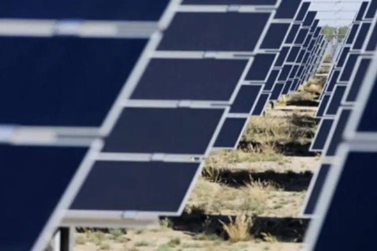 Painéis solares com células fotovoltaicas: Espanha e França devem liderar União Europeia na busca por energias limpas (.)