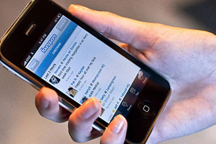
	A rede social Foursquare no iPhone: o Foursquare deixar&aacute; de servir para indicar quando um usu&aacute;rio est&aacute; em um determinado lugar, fun&ccedil;&atilde;o que passar&aacute; a ser exclusiva do Swarm
 (Divulgação)