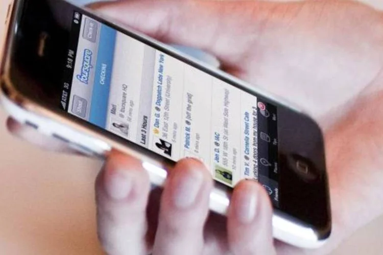 O iPhone registra a localização do usuário periodicamente num arquivo oculto (Foursquare/Wikimedia Commons)