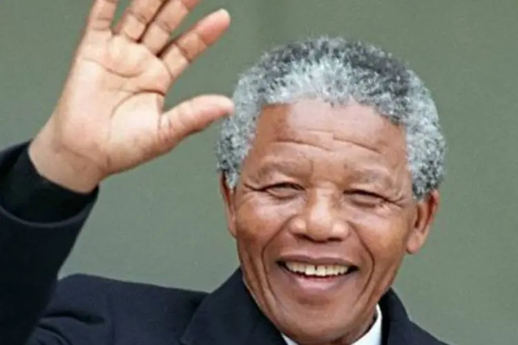 
	Nelson Mandela:&nbsp;&quot;Nossa gratid&atilde;o &eacute; dif&iacute;cil de expressar. Mas o amor e a paz que sentimos d&atilde;o mais sentido a esta simples palavra, obrigada!&quot;, declarou Gra&ccedil;a Machel em um comunicado.
 (Michel Clement/AFP)