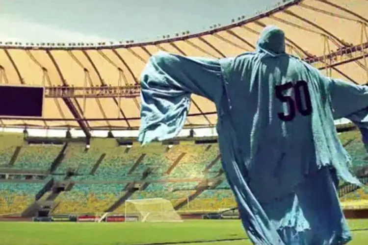 Frame da campanha "El Fantasma del 50", da Puma: classificação do Uruguai para a Copa de 2014 não passou sem provocações (Divulgação)