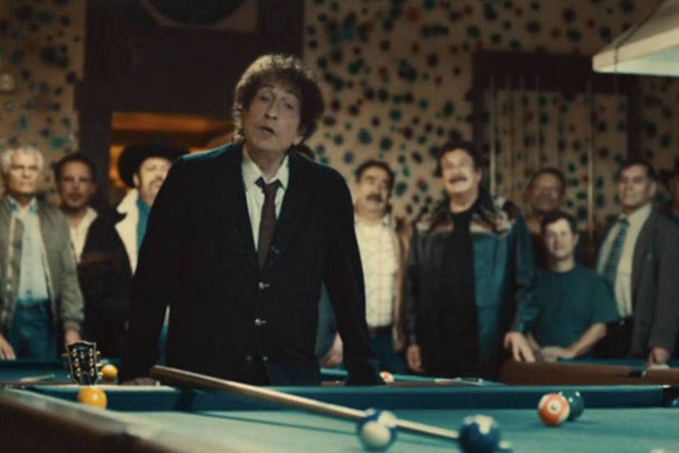 Bob Dylan estrela comercial da Chrysler no Super Bowl