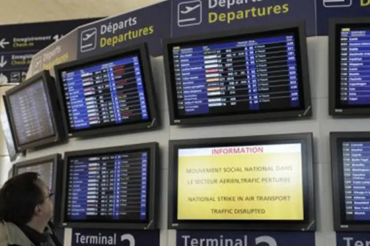 Fontes aeroportuárias indicaram que foram programados 126 cancelamentos para um total de 1.190 voos previstos para segunda-feira (Bertrand Guay/AFP)