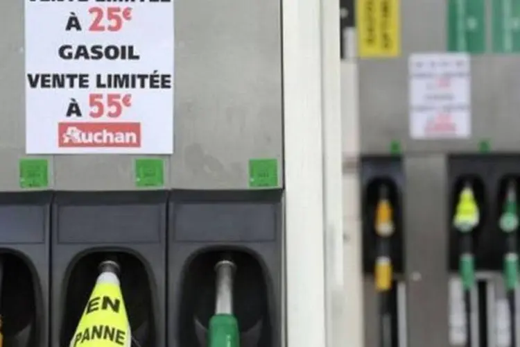 Sete departamentos franceses quase não têm combustível (ARQUIVO/AFP)