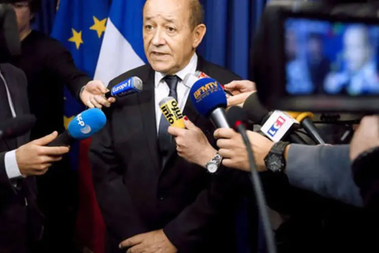 
	O ministro franc&ecirc;s da Defesa, Jean-Yves Le Drian: a evolu&ccedil;&atilde;o da situa&ccedil;&atilde;o &eacute; de acordo com as orienta&ccedil;&otilde;es do presidente Hollande, disse
 (Kenzo Tribouillard/AFP)