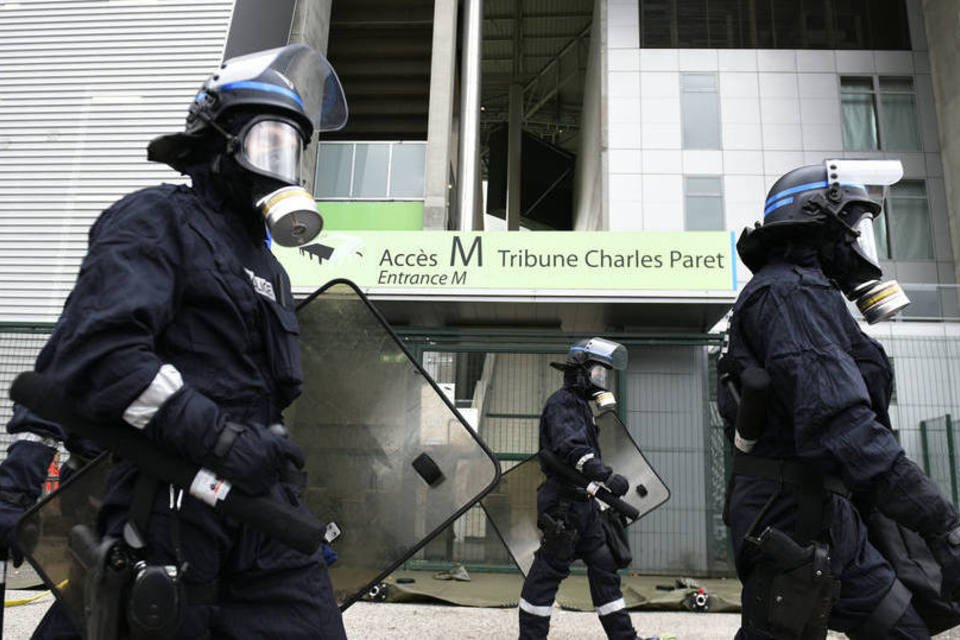 França simula ataque químico em estádio da Eurocopa