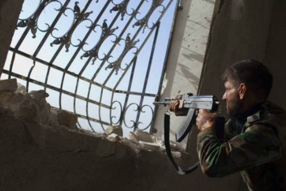 França está disposta a enviar armas para rebeldes sírios