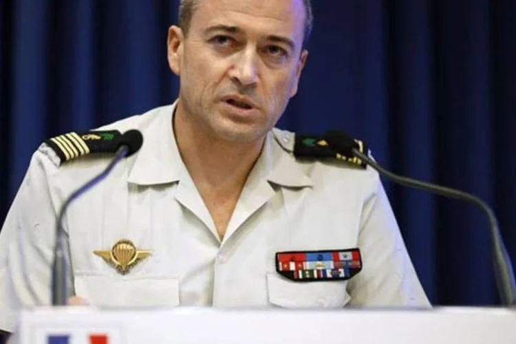 
	O coronel Thierry Burkhard: Burkhard confirmou ataques a&eacute;reos franceses &quot;na periferia&quot; de Timbuktu
 (AFP/ Kenzo Tribouillard)