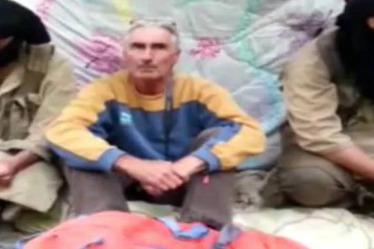 
	O ref&eacute;m do grupo jihadista argelino Jund al-Khilafa, Herv&eacute; Pierre Gourdel
 (Jund al-Khilafa via Youtube/AFP)