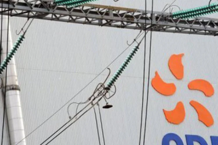 Logotipo da EDF: O grupo britânico anunciou também a chegada de um sócio, mas sem revelar sua identidade, devido à aquisição em curso da Edison por parte da EDF (©AFP/Archivos / Patrick Hertzog)