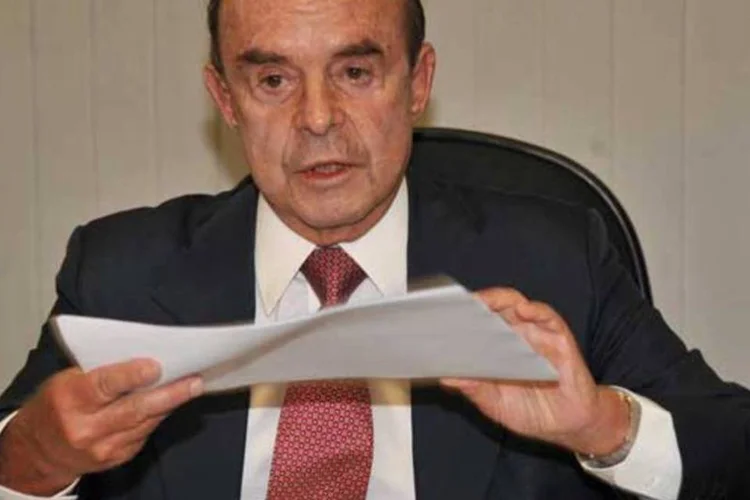 
	O senador Francisco Dornelles: Dornelles j&aacute; avisou ao presidente da CCJ que ele deve procurar outra pessoa para assumir a relatoria
 (José Cruz/AGÊNCIA BRASIL)