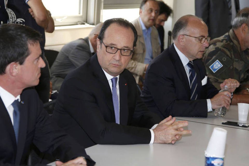 
	Nice: Hollande foi para Nice depois de presidir esta manh&atilde; um conselho de seguran&ccedil;a e de defesa em Paris
 (Eric Gaillard / Reuters)