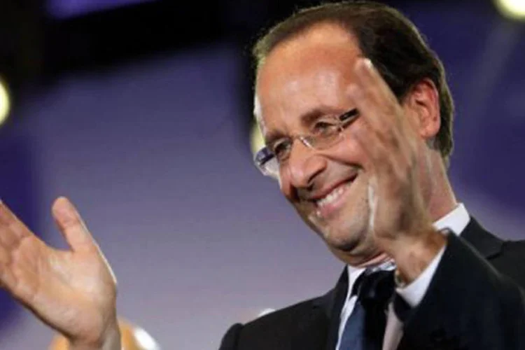 François Hollande, no poder desde o meados de maio, diz que os ricos devem pagar sua parcela, na medida em que a França luta para cortar seu déficit público (Thomas Coex/AFP)