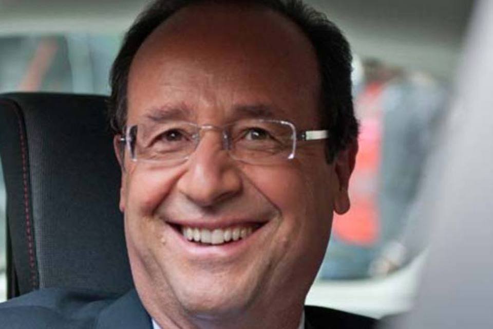 Hollande segue os passos de seu mentor François Mitterrand