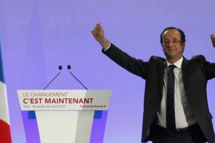 Hollande defendeu a realização de apenas um encontro. "Há uma tradição, um rito. Os franceses assim esperam. Querem um grande debate. Não há mais o que dizer" (Patrick Kovarik/AFP)
