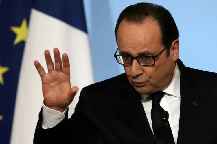 
	Fran&ccedil;ois Hollande, presidente da Fran&ccedil;a: o porta-avi&otilde;es, que possui 38 avi&otilde;es de guerra a bordo, foi enviado ao Mediterr&acirc;neo
 (Philippe Wojazer/Reuters)