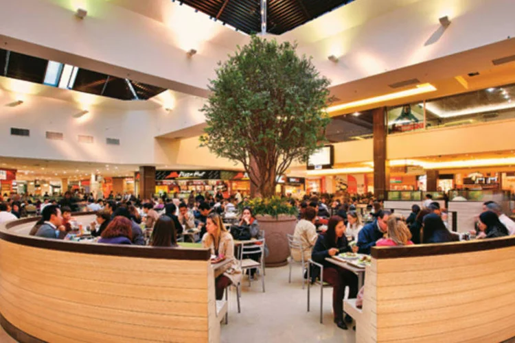 Praça de alimentação do Shopping Eldorado, em São Paulo: campo de batalha para as redes de franquia (Nina Jacobi/ Divulgação)