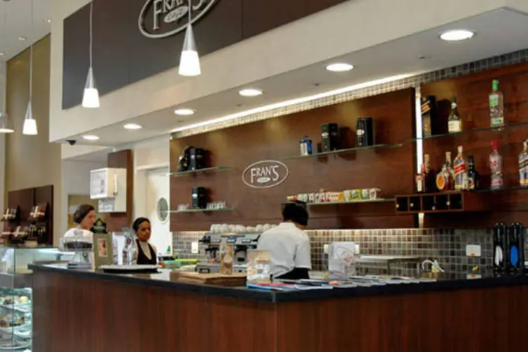 O arrastão aconteceu no interior do Fran's Café de Moema, em São Paulo; todos os objetos roubados foram recuperados