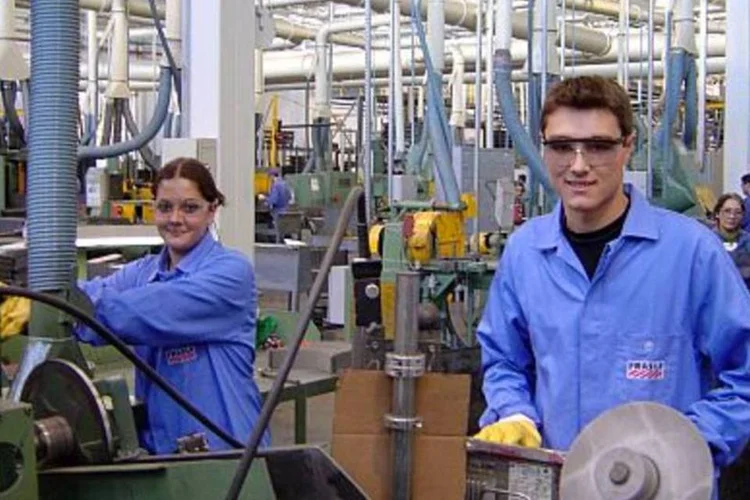 
	Funcion&aacute;rios em f&aacute;brica da Fras-le: empresa divulga balan&ccedil;o hoje
 (MAGRAO SCALCO /EXAME)