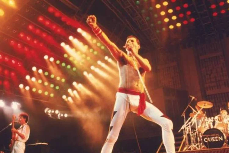 Freddie Mercury e o Queens viraram símbolos da década de 1980 (Jorge Rosenberg/Bizz)