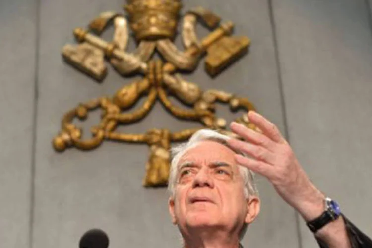 
	O porta-voz do Vaticano, Federico Lombardi:&nbsp;Lombardi acrescentou que nestes dias, as informa&ccedil;&otilde;es em muitos meios de comunica&ccedil;&atilde;o sobre&nbsp;&quot;lutas de poder&quot;&nbsp;no Vaticano&nbsp;&quot;v&atilde;o al&eacute;m da realidade&quot;.
 (Alberto Pizzoli/AFP)