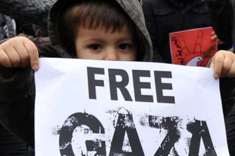 
	Crian&ccedil;a participa de manifesta&ccedil;&atilde;o em favor de Gaza: segundo os EUA, a declara&ccedil;&atilde;o &quot;n&atilde;o contribui com a diplomacia&quot;
 (Elvis Barukcic/AFP)